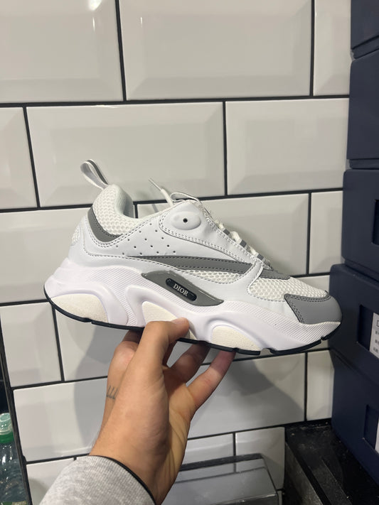 White Dior’s B22